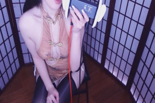 南京一高校学生大晚上排长队洗澡，声音博主的温馨陪伴