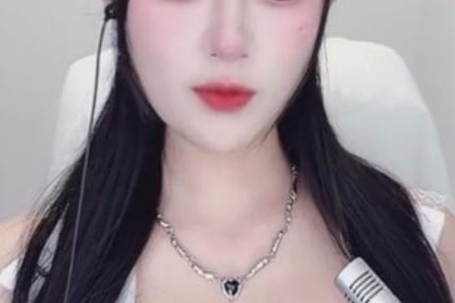 深夜电台般的温馨陪伴,声音博主与双尸命案的沉浸式疗愈