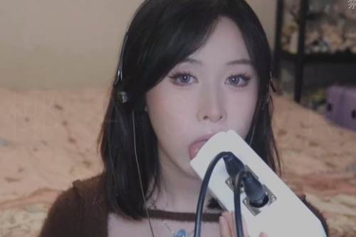 一、声线特色,温润治愈的语调与节奏